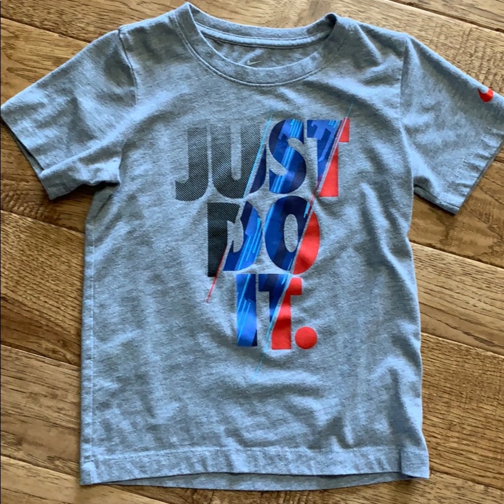 Boys Nike T-shirt